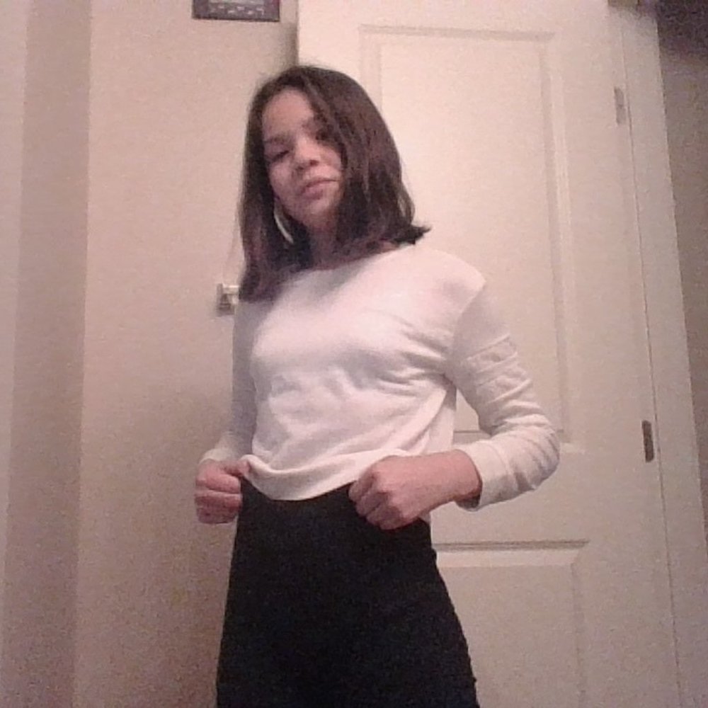 White long sleave sweatshirt